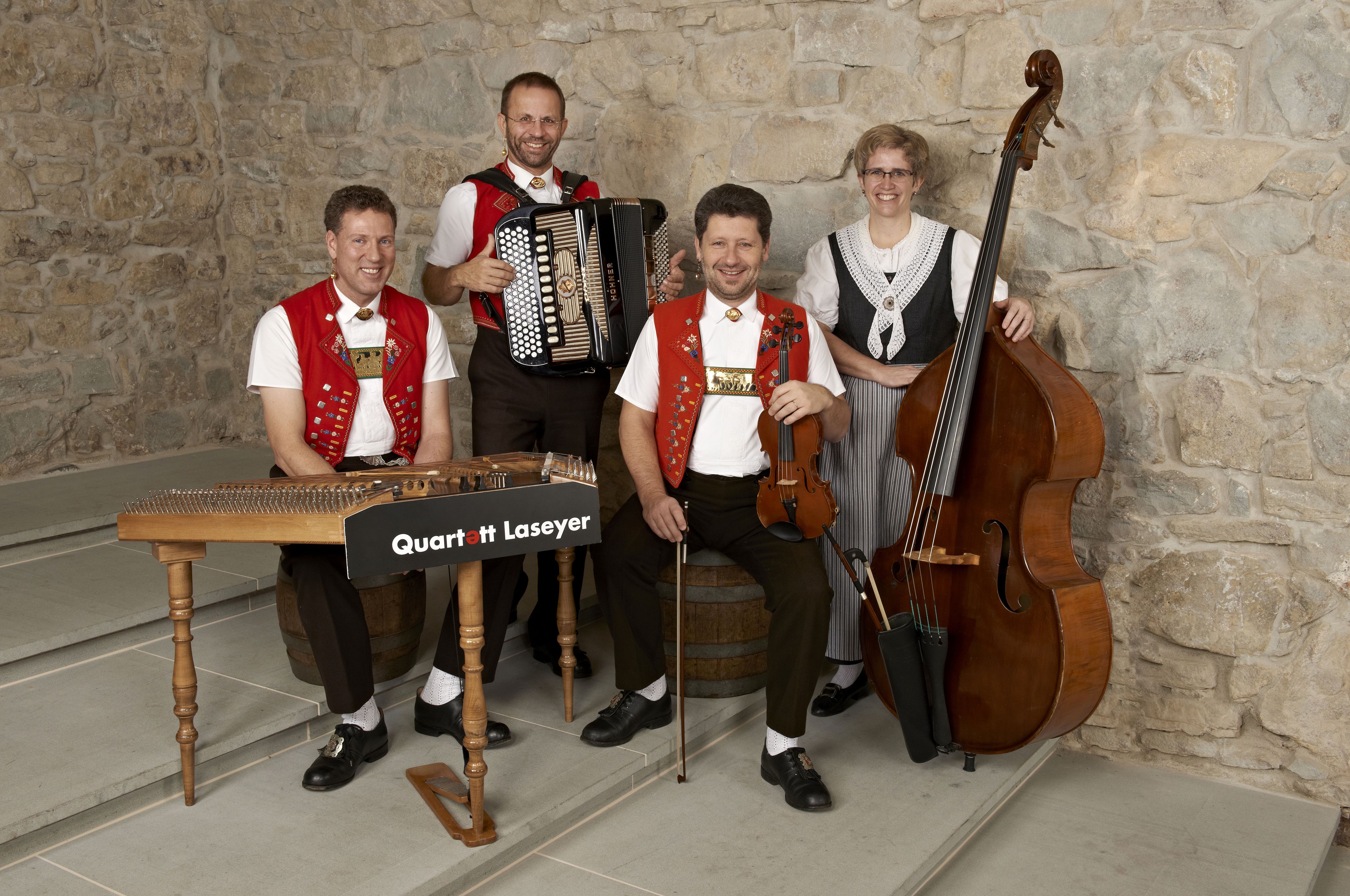 Quartett Laseyer Tracht mit Instrumenten